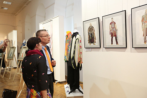 Выставка эскизов костюмов для артистов знаменитого ансамбля "Песняры"