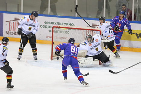 Сборная Словакии одержала вторую победу на XIII Рождественском турнире и лидирует в группе В