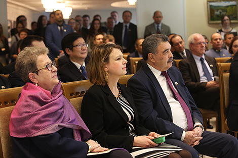 Послы 36 стран декламировали стихи Янки Купалы в МИД Беларуси