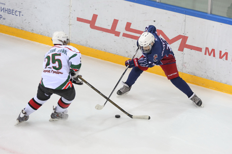 Команда "Грифоны" с победы стартовала в финале соревнований "Золотая шайба"