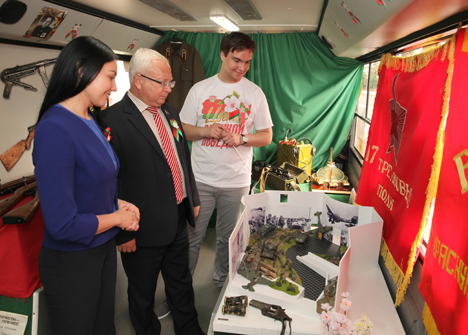 Музей-бус "Цветы Великой Победы" в каждом регионе будет пополняться новыми экспонатами