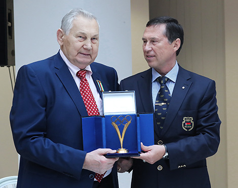 Александр Медведь награжден медалью НОК Беларуси "За выдающиеся заслуги"