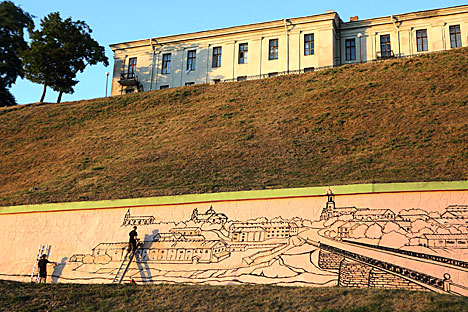 Молодые энтузиасты создают 40-метровую панораму Гродно на подпорной стене у Замковой горы