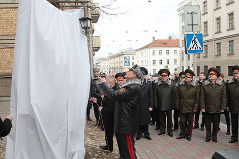 В Минске установили памятник городовому