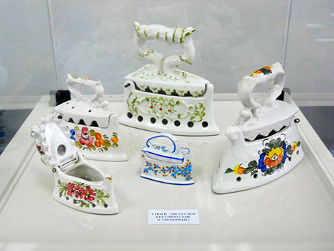 Коллекция старинных утюгов