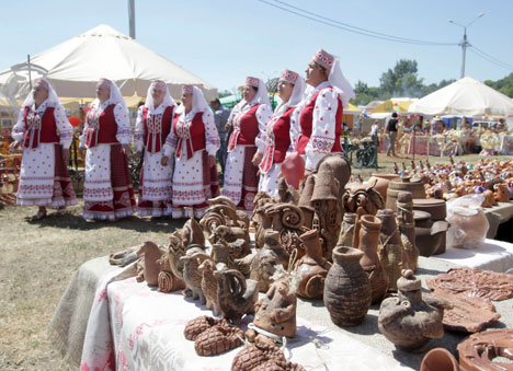 Более 200 мастеров из Беларуси, России и Украины участвуют в празднике "Купалье" в Александрии