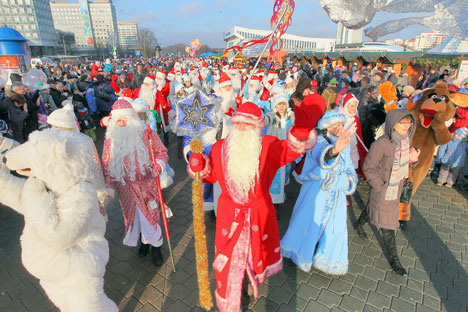 Театрализованное шествие Дедов Морозов и Снегурочек