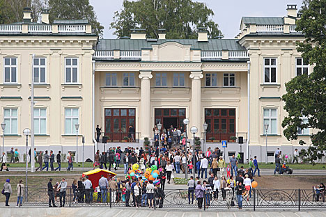 Отреставрированный дворец Друцких-Любецких стал подарком Щучину ко Дню белорусской письменности