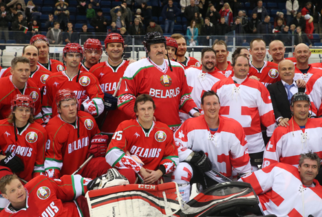 Белорусские хоккеисты с победы над Швейцарией стартовали на Рождественском турнире в Минске