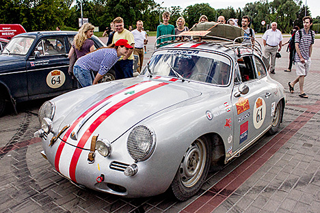 Участники авторалли Пекин-Париж успешно пересекли белорусско-польскую границу