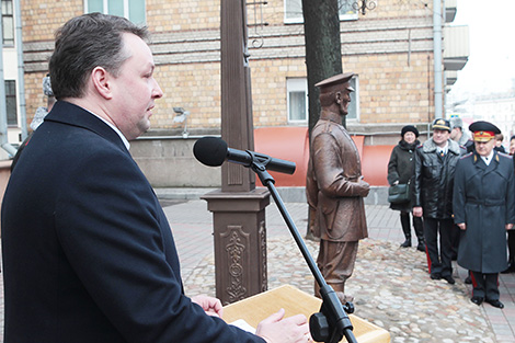 Председатель Мингорисполкома Андрей Шорец на открытии памятника городовому