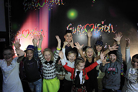 Руслана Асланова провожали на детское "Евровидение" музыкальными презентами и искрящимся тортом
