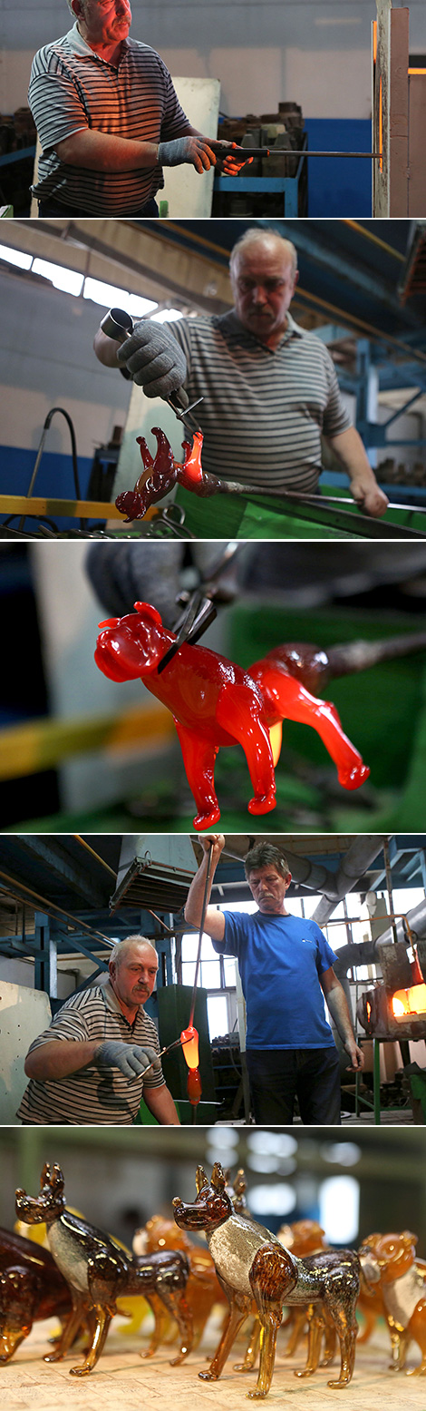 Стеклодувы из Березовки представили символ 2018 года ручной работы