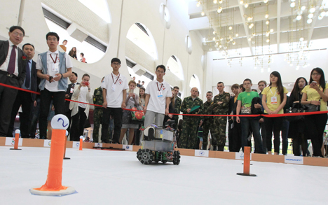Белорусско-китайский молодежный турнир по робототехнике открылся в Минске