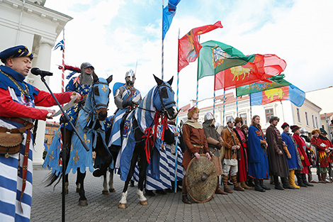 Рыцарский фестиваль в Вилейке: штурм замка, средневековые танцы, огненное шоу