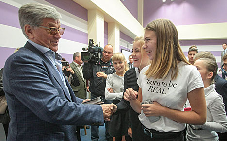 Легендарный биатлонист Александр Тихонов встретился с минскими школьниками