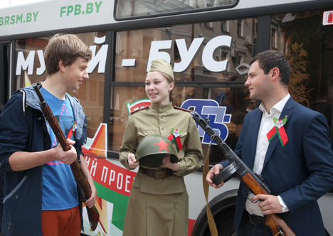 Музей-бус "Цветы Великой Победы" в каждом регионе будет пополняться новыми экспонатами