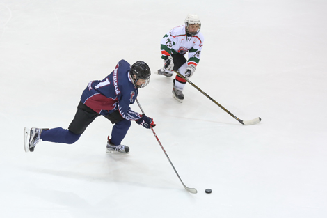 Команда "Грифоны" с победы стартовала в финале соревнований "Золотая шайба" Команда "Грифоны" с победы стартовала в финале соревнований "Золотая шайба"