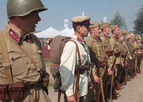 Подвиг советского танкиста-аса Зиновия Колобанова почтили на "Линии Сталина"