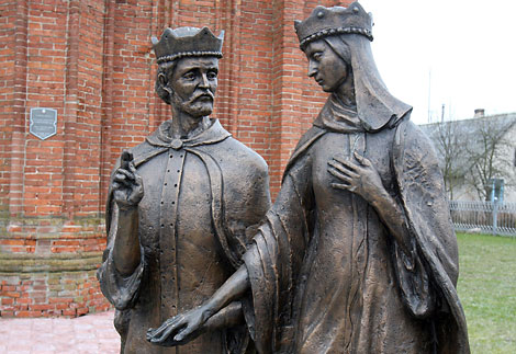 Памятник святым благоверным князю Петру и Февронии Муромским