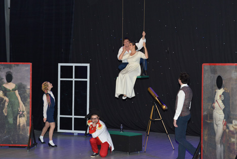 Белорусский спектакль "13-я пуговица Наполеона" принимали в Москве с аншлагом