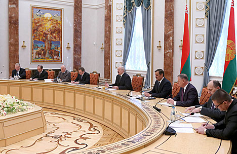Лукашенко встретился губернатором Курской области Александром Михайловым