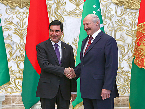 Лукашенко: Беларусь готова обсудить с Туркменистаном сотрудничество на фоне непростой ситуации в мире