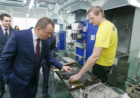  Макей и представители дипкорпуса посетили ювелирный завод "Зорка"