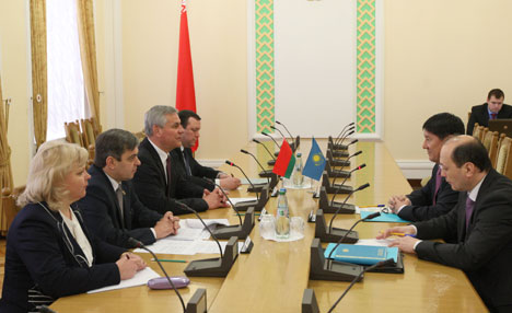Владимир Андрейченко на встрече с Чрезвычайным и Полномочным Послом Казахстана в Беларуси Ергали Булегеновым