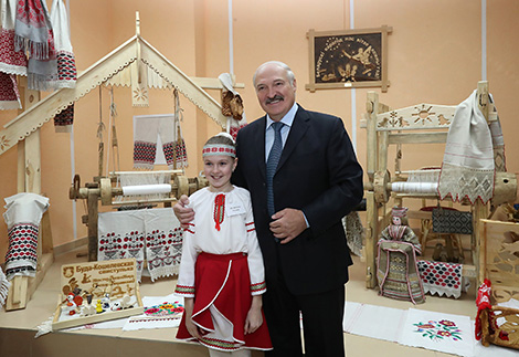 Александр Лукашенко посетил Буда-Кошелевский центральный районный дом культуры