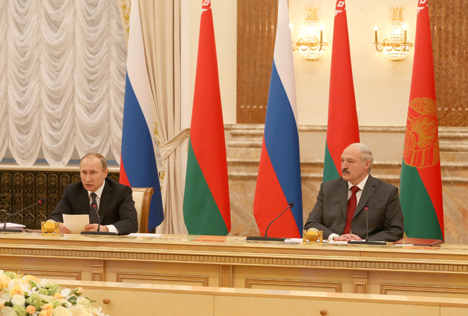 Путин: Россия настроена и далее двигаться по пути равноправной интеграции с Беларусью
