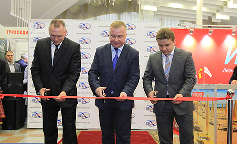 Выставку открывают заместитель министра спорта и туризма Михаил Портной, министр спорта и туризма Александр Шамко, заместитель председателя Мингорисполкома Игорь Юркевич