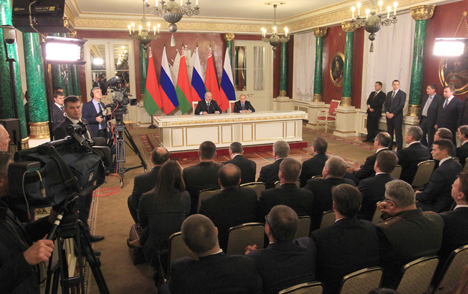 Лукашенко: Беларусь и Россия абсолютно доверяют друг другу и не имеют закрытых тем для обсуждения