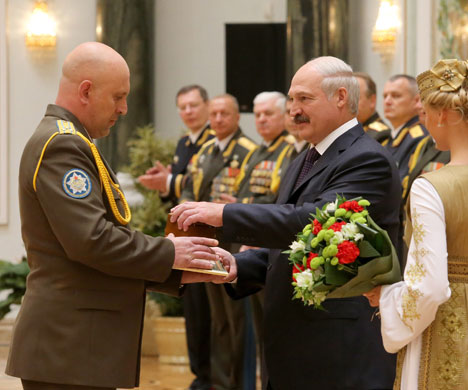 Президент Беларуси Александр Лукашенко на церемонии чествования выпускников военных вузов и высшего офицерского состава