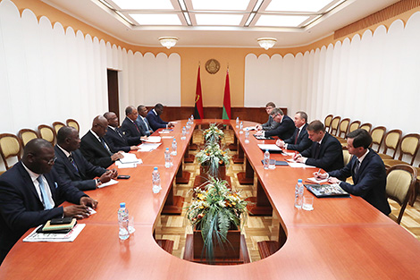 Макей: Беларусь готова развивать отношения с Анголой