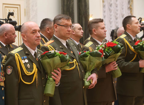 Во время церемонии вручения погон высшему офицерскому составу