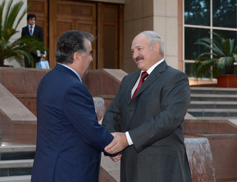 Лукашенко: Беларусь готова помогать Таджикистану в любую минуту