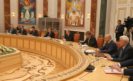 Лукашенко: Активизация межрегионального сотрудничества позволит ускорить восстановление товарооборота Беларуси и России