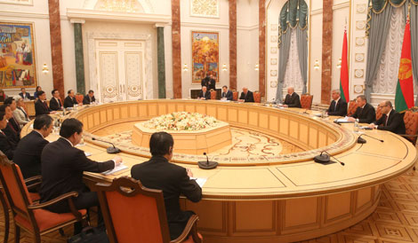 Лукашенко: Высокий уровень белорусско-китайских политических отношений должен подтянуть и экономику
