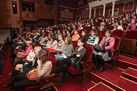 Постановка Белорусского государственного молодежного театра "Чехов. Комедия. Чайка" режиссера Искандера Сакаева