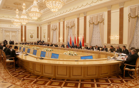 Путин: Россия настроена и далее двигаться по пути равноправной интеграции с Беларусью