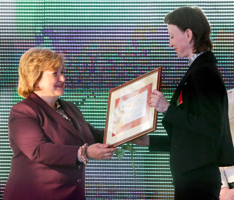 Министр информации Лилия Ананич во время торжественной церемонии награждения