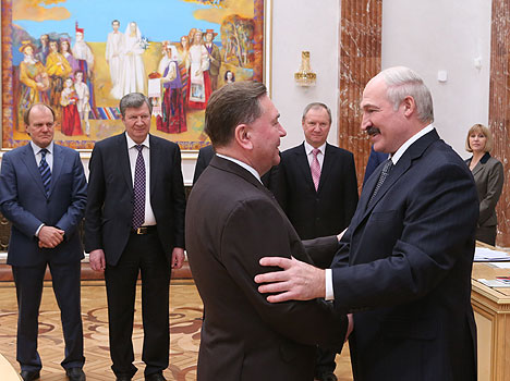 Лукашенко встретился губернатором Курской области Александром Михайловым