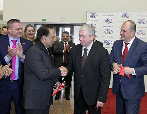 Министр промышленности провинции Пенджаб Алан уд Дин Шейх и  заместитель премьер-министра Беларуси Владимир Семашко