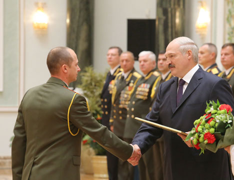 Президент Беларуси Александр Лукашенко на церемонии чествования выпускников военных вузов и высшего офицерского состава