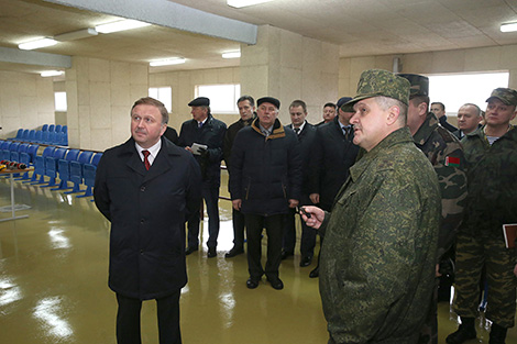 Премьер-министр Андрей Кобяков ознакомился с реконструкцией спортивно-стрелкового комплекса имени маршала С.К.Тимошенко в военном городке "Уручье" Премьер-министр Андрей Кобяков ознакомился с реконструкцией спортивно-стрелкового комплекса имени маршала С.К.Тимошенко в военном городке "Уручье"