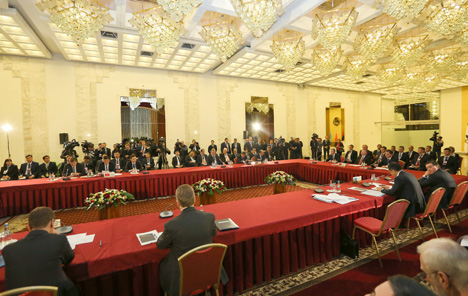 Медведев призывает снять барьеры и ограничения внутри ЕАЭС