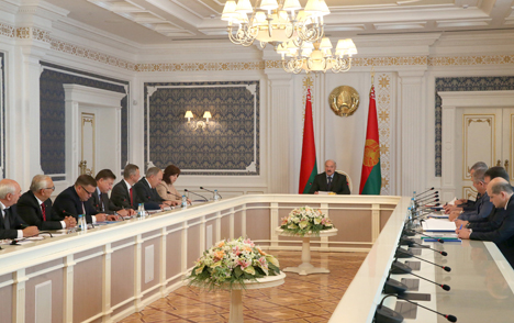 Лукашенко призывает найти новые подходы в борьбе с проблемой курения 