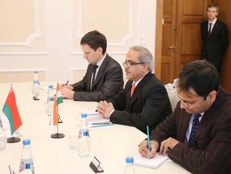 Премьер-министр Андрей Кобяков на встрече с послом Индии в Беларуси Панкаджем Саксеной