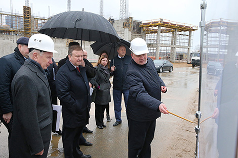 Премьер-министр Андрей Кобяков ознакомился со строительством Центра олимпийской подготовки по художественной гимнастике